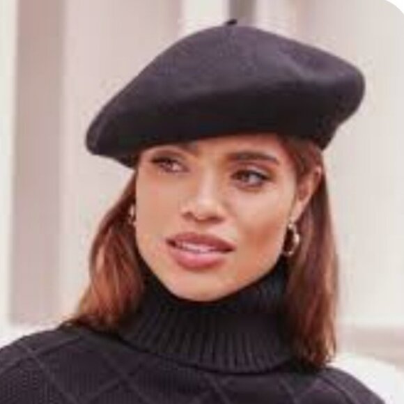 Holt Renfrew Accessories - Holt Renfrew Wool Beret